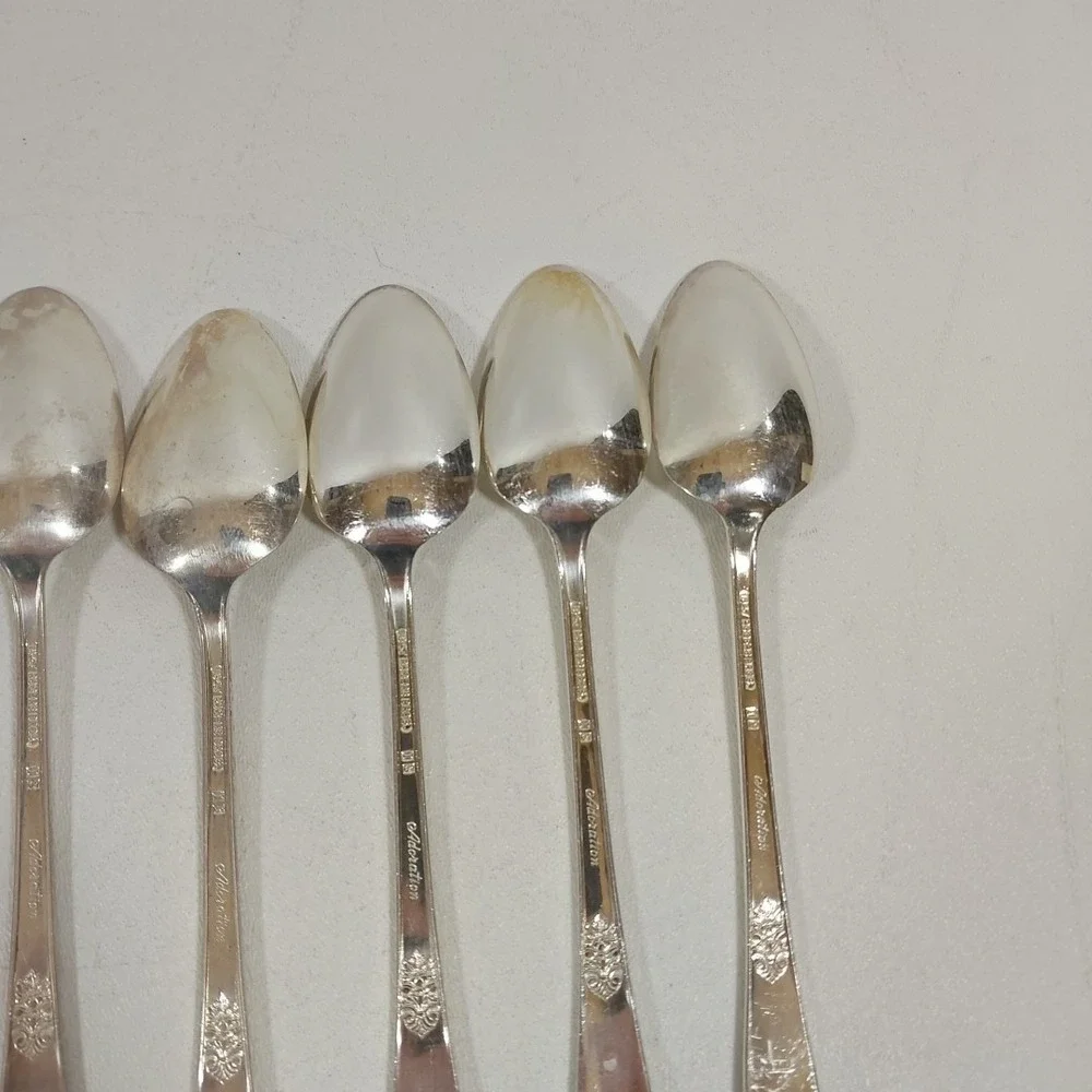 Adoration by 1847 Rogers Bros. IS 1930 Dessert Spoons Silverware flatware Set 16